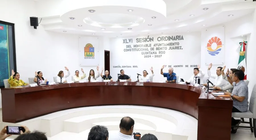 Sesión del cabildo de Benito Juárez en el palacio municipal de Cancún