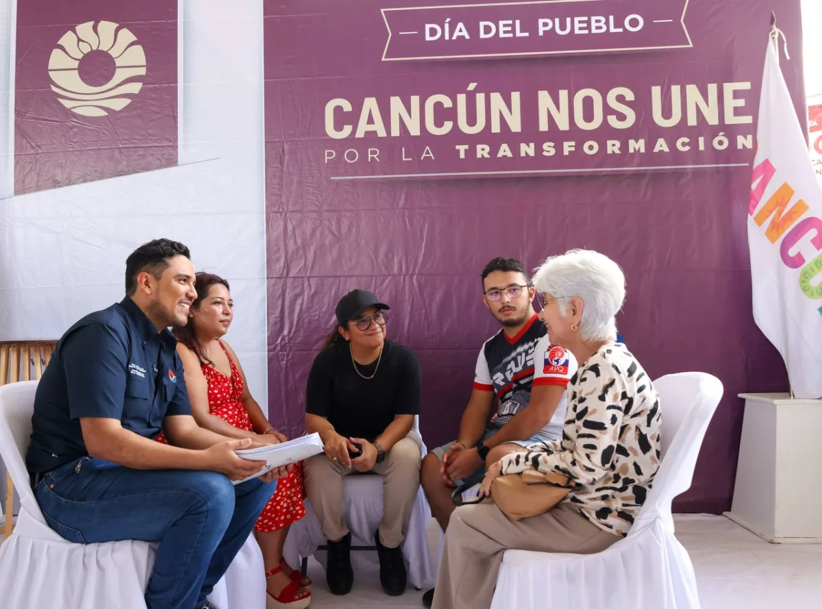 Government service booths at a Cancún park during the Día del Pueblo event