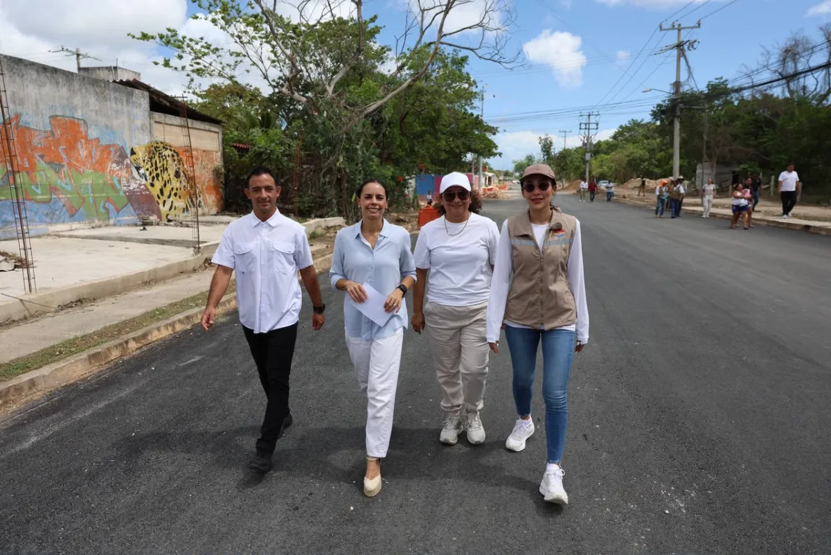 Trabajos de repavimentación en la avenida Galaxias del Sol en Cancún