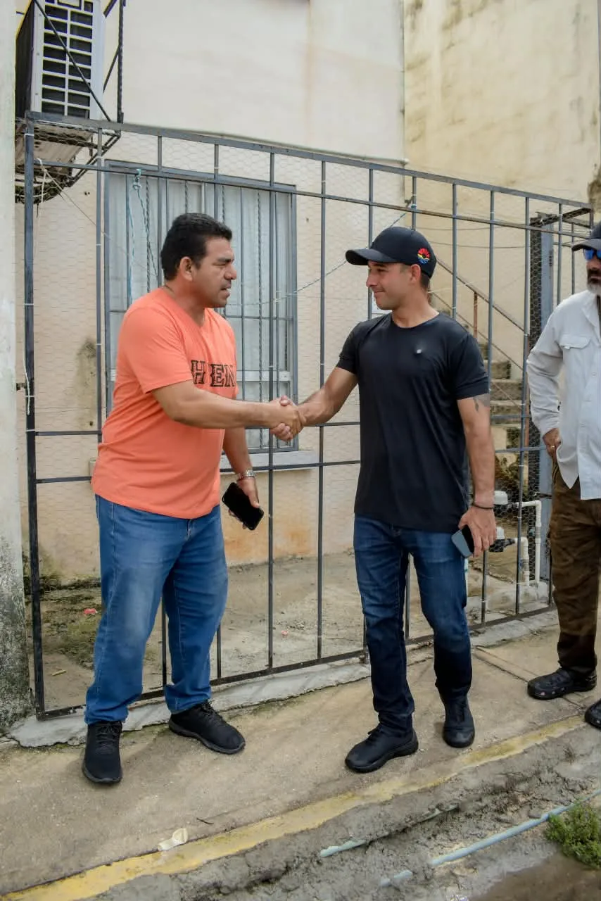 Brigadas municipales limpian rejillas y alcantarillas tras lluvias en Cancún