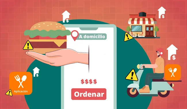 Repartidor en motocicleta entrega un pedido de comida a domicilio
