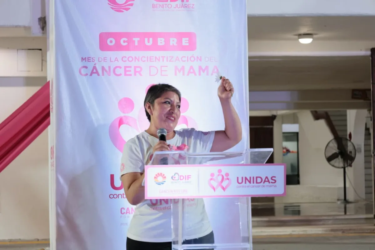 Cancún City Hall lit in pink for breast cancer awareness month