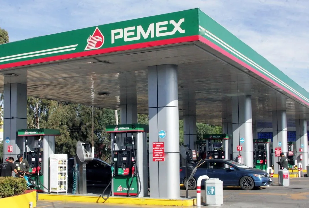Bomba de despacho de diésel en una gasolinera