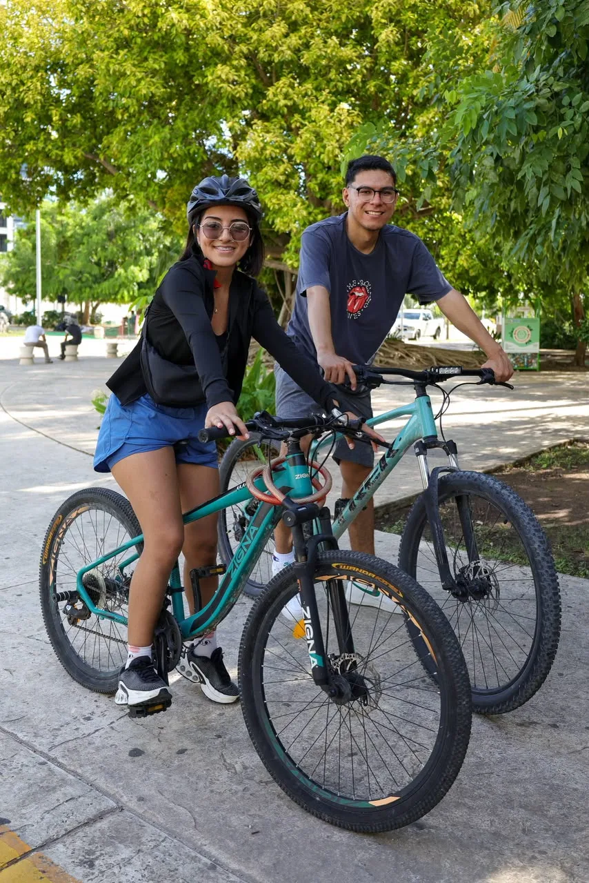 Families biking and skating on Cancún's Malecón Tajamar