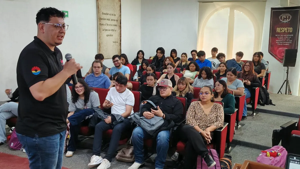 DIF Benito Juárez mental health event with university students in Cancún