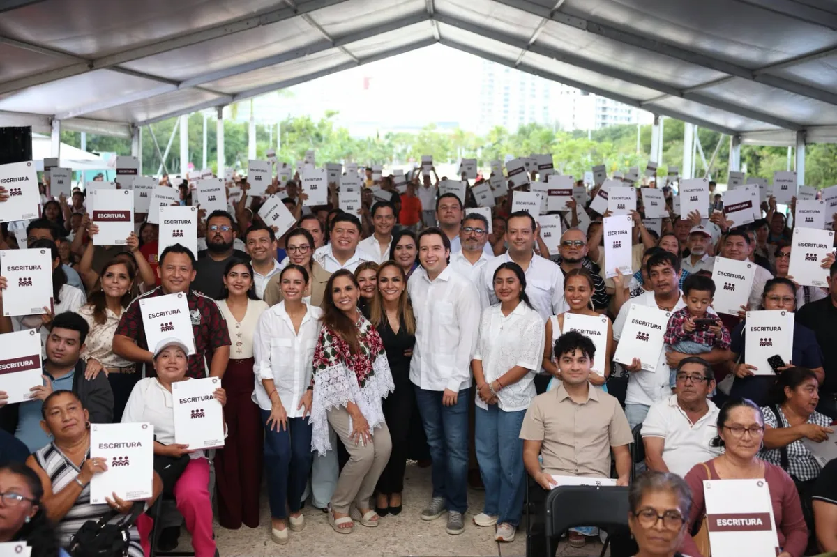 Property deeds handed to families in Cancún