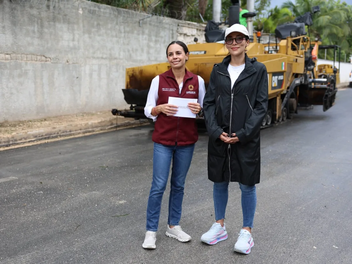 Repaving work on Nazareth Avenue in Cancún
