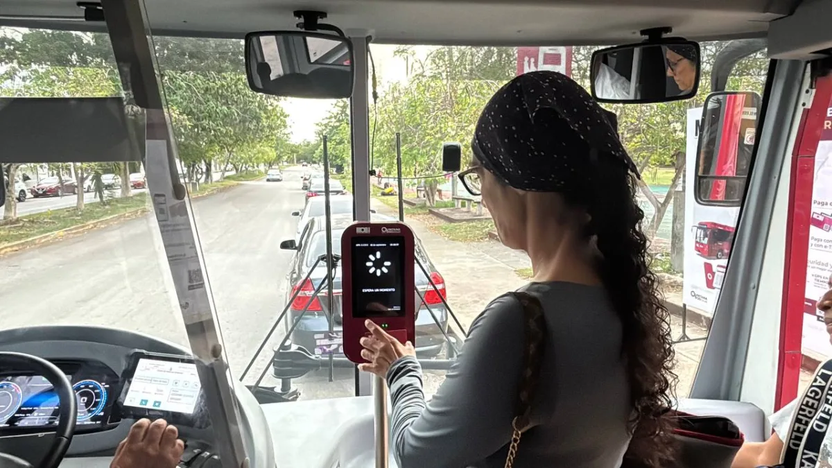 MOBI Cancún Route 17 Leona Vicario bus