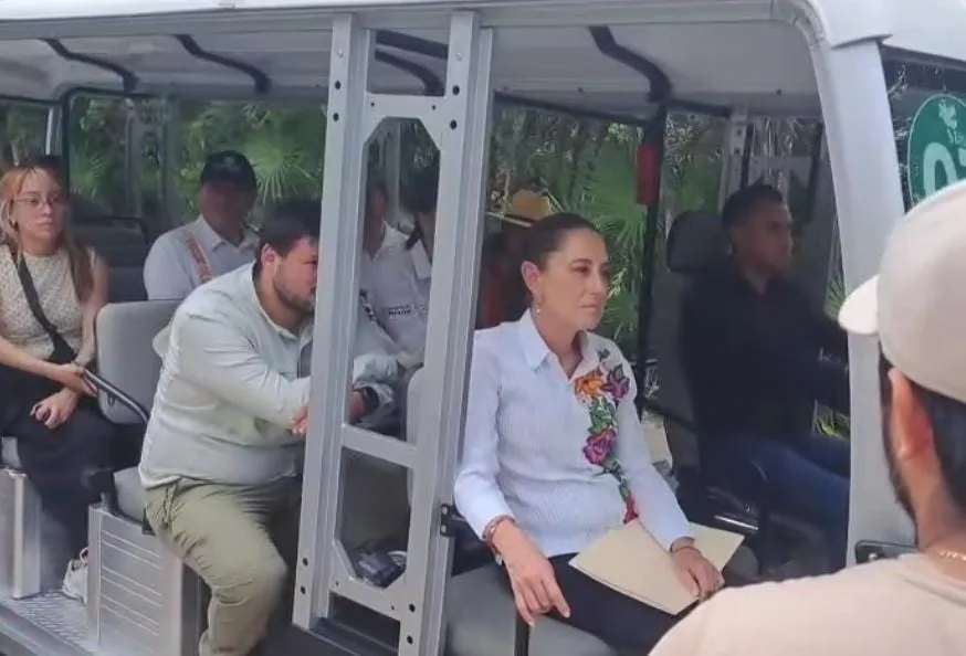 La presidenta Claudia Sheinbaum recorre el Parque del Jaguar en Tulum durante su gira por Quintana Roo