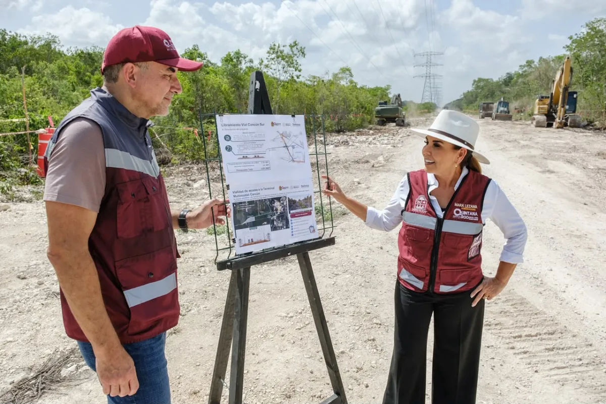 Autoridades supervisando el arranque de obra del Libramiento Vial de Carga Cancún Sur
