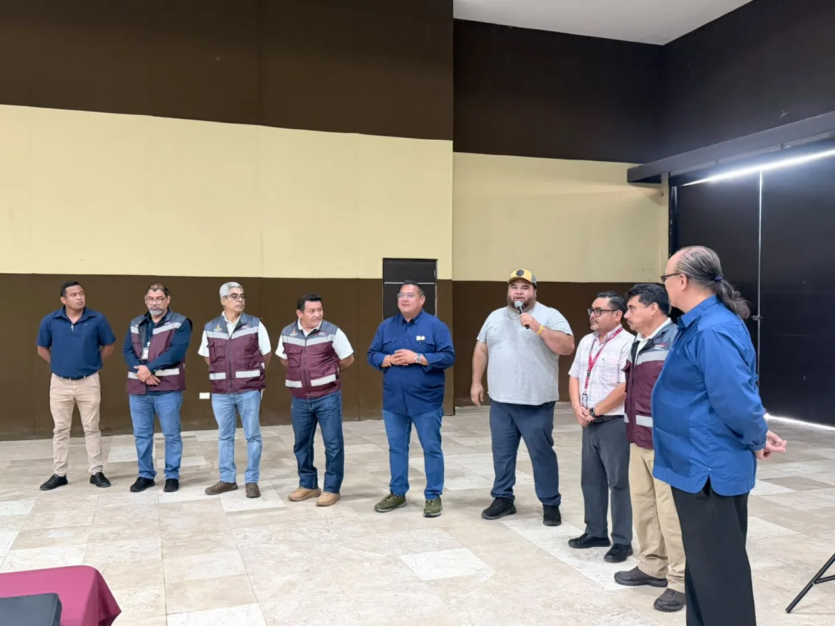 Elementos de Protección Civil de Quintana Roo durante una capacitación en Chetumal.