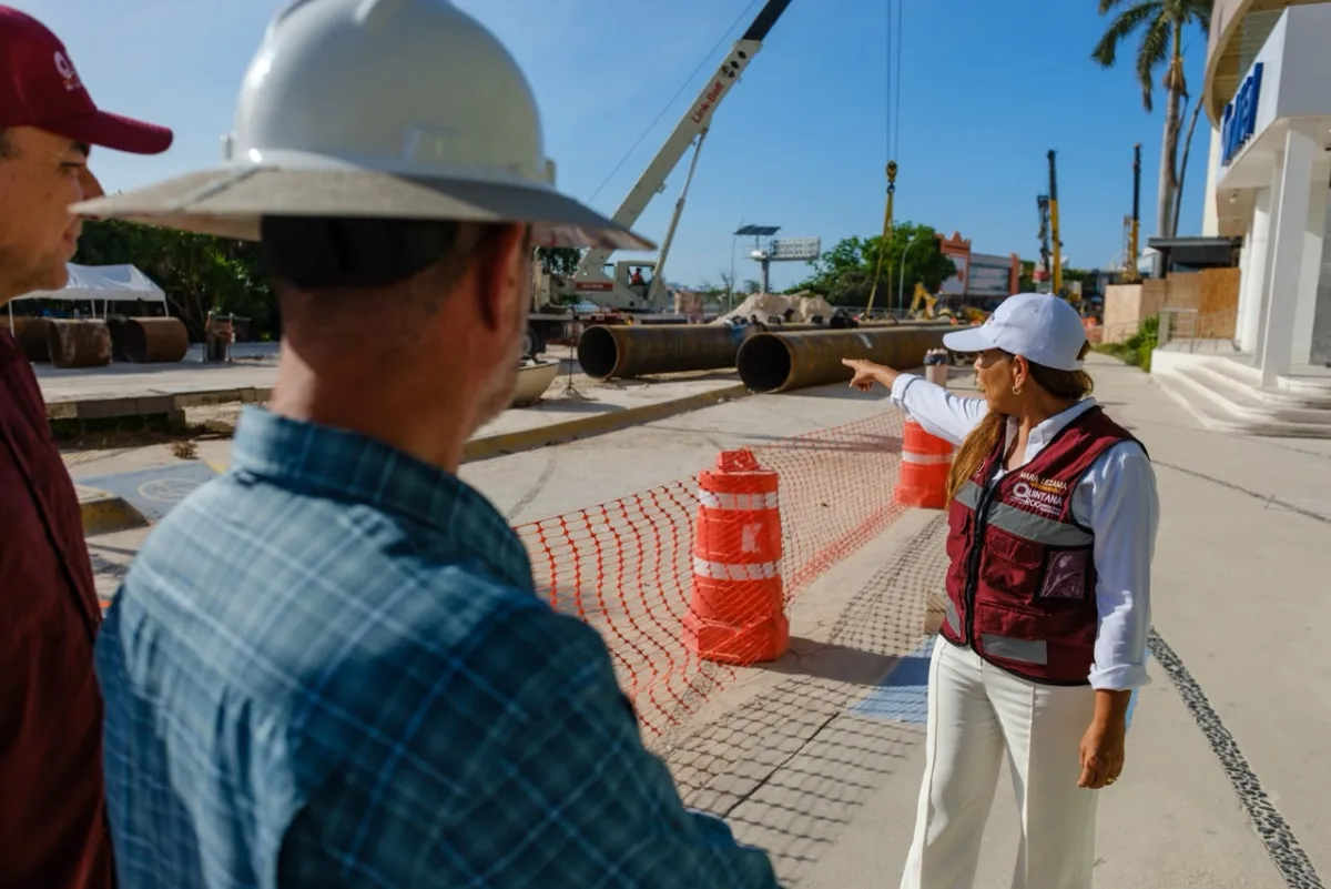 Obras del Distribuidor Vial Kukulcán en la zona del acceso a la Zona Hotelera de Cancún.
